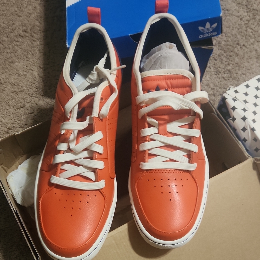 BRAND NEW Adidas Men’s Orange and White Low-Top Sneakers